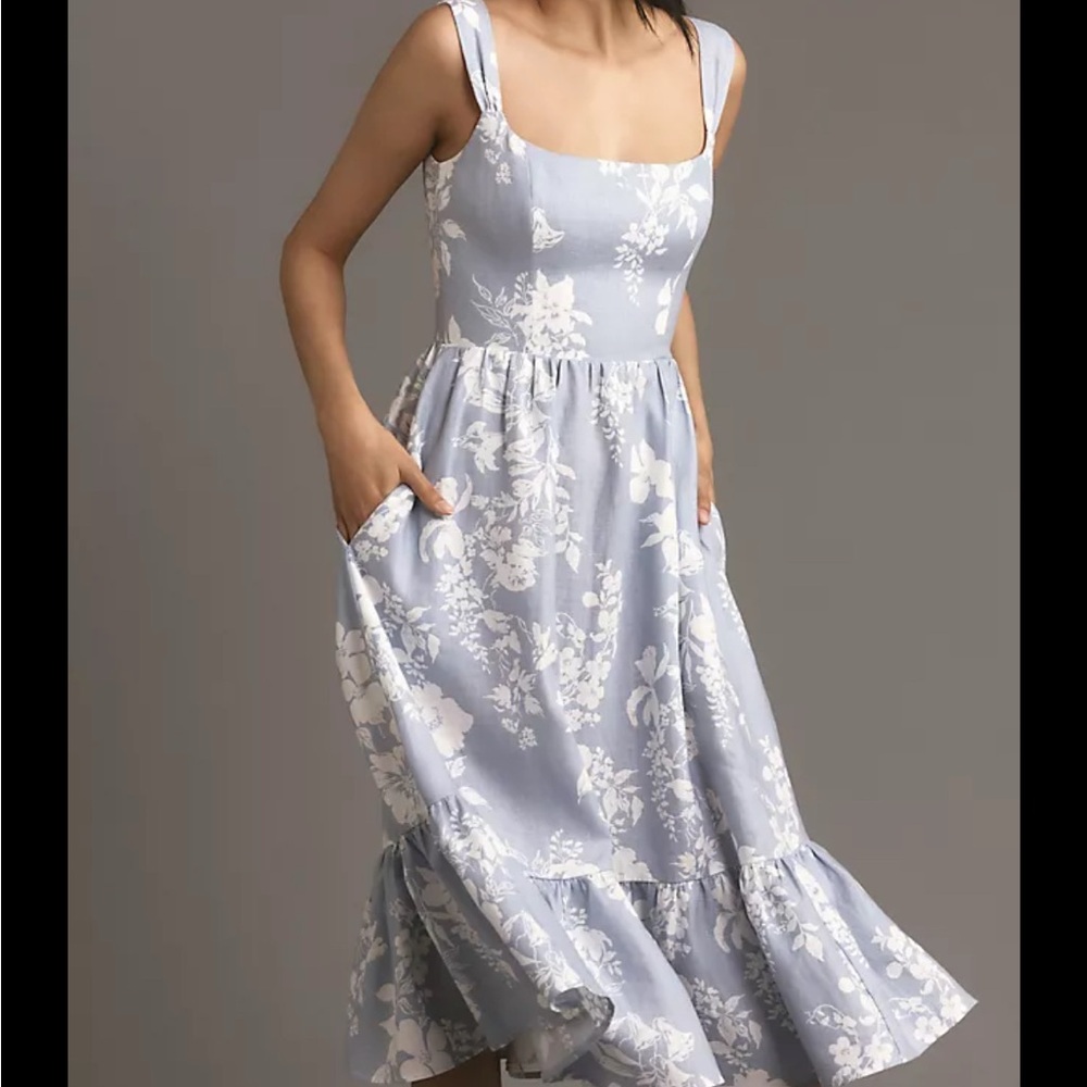 Reformation Bucatini Linen Floral Print Midi Dress
• Size 12
• Blue / White